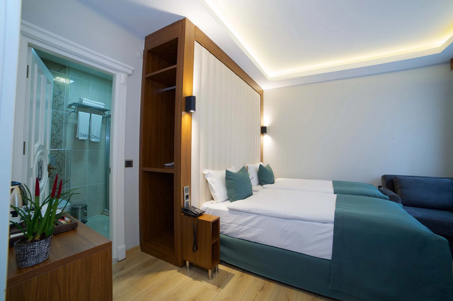 Family Connecting Room 5 Pax